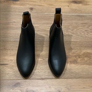 Nisolo Eva Everyday Chelsea Boot - black,
women size 8.5, new with box